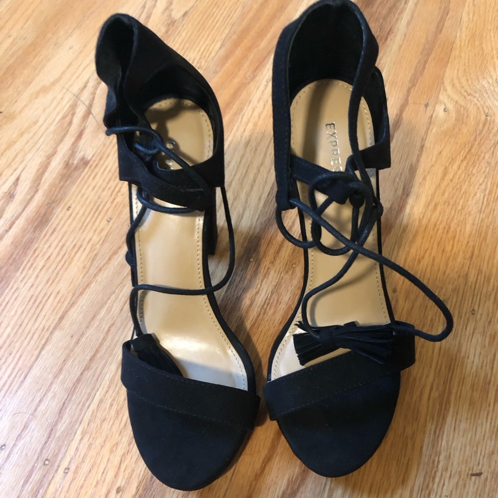 Express tie heels